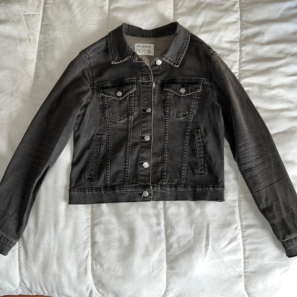 PULL&BEAR Black Cropped Denim Jacket.